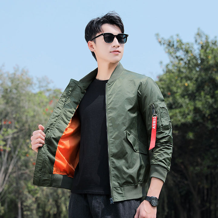 Herren Nylon‑Fliegerblouson mit leuchtendem Innenfutter und Utility‑Ärmeltasche Echoarchiv