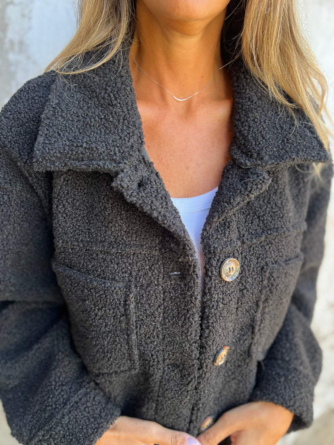 Damen nan Teddyjacke mit großem Reverskragen, durchgehender Knopfleiste und aufgesetzten Pattentaschen Echo Archiv