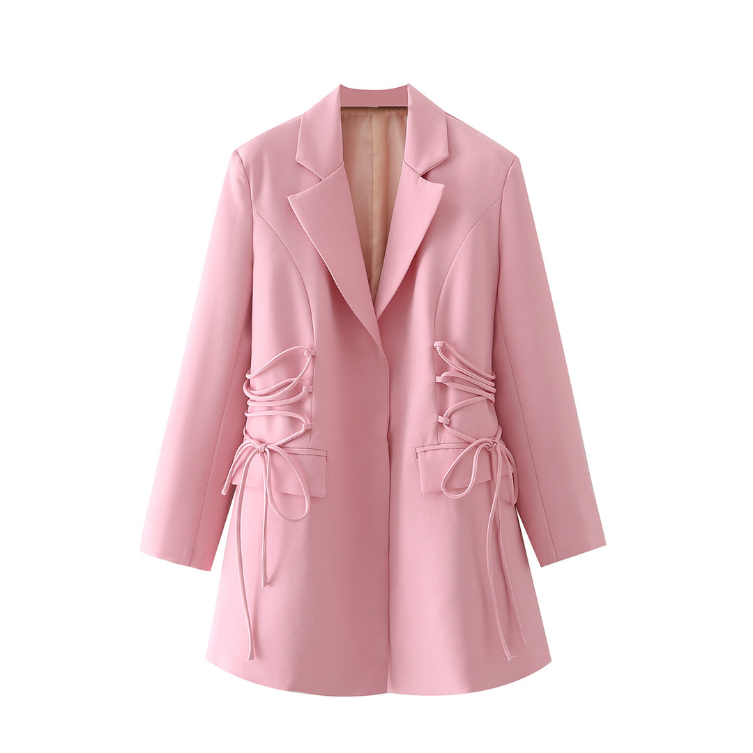 Damen taillierter Longblazer mit seitlicher Schnürung und Pattentaschen – Célinea