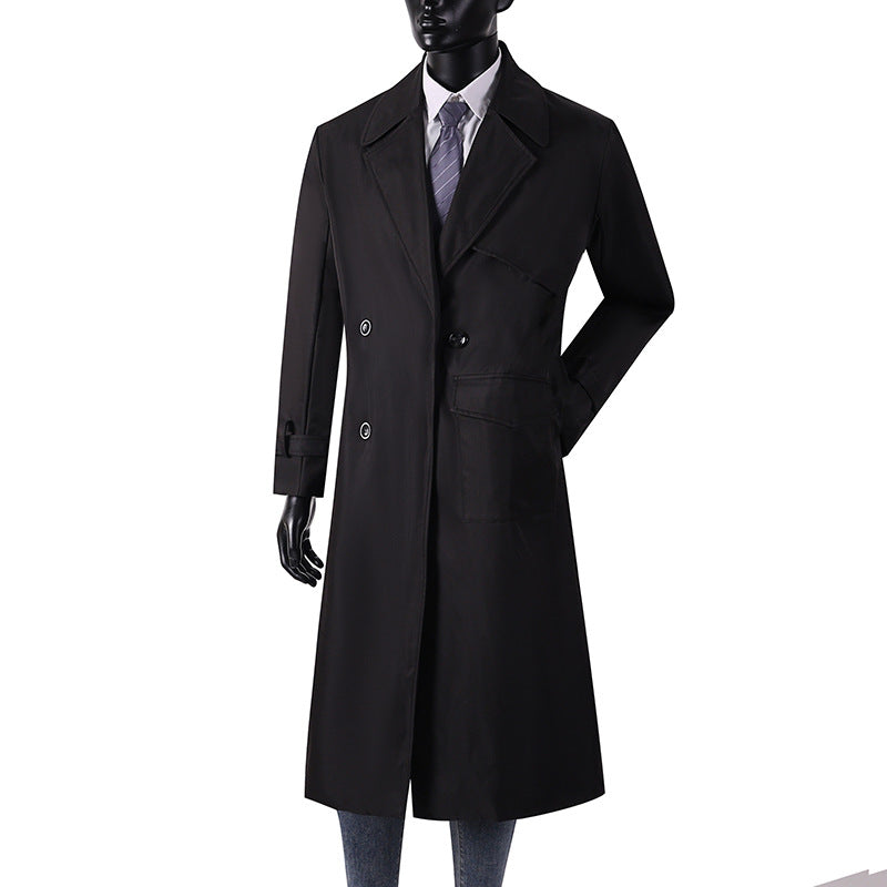 Herren Langmantel im Trenchcoat-Stil mit Sturmklappe, asymmetrischen Taschen und klassischem Revers Echoarchiv