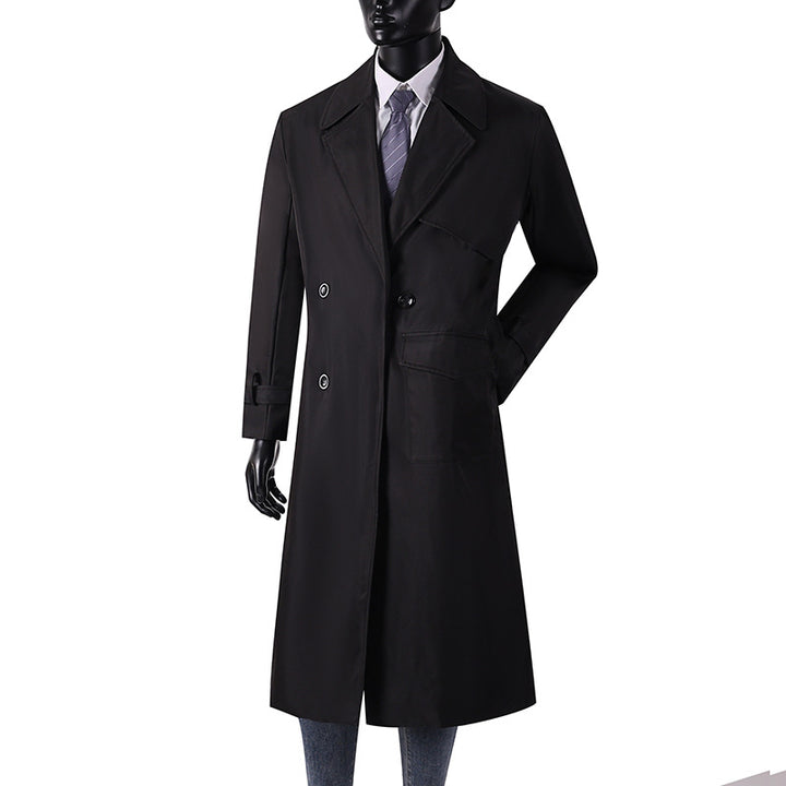 Herren Langmantel im Trenchcoat-Stil mit Sturmklappe, asymmetrischen Taschen und klassischem Revers Echoarchiv