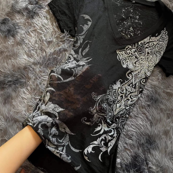 Damen Elegantes V-Ausschnitt T-Shirt mit kunstvollem Design Echo Archiv