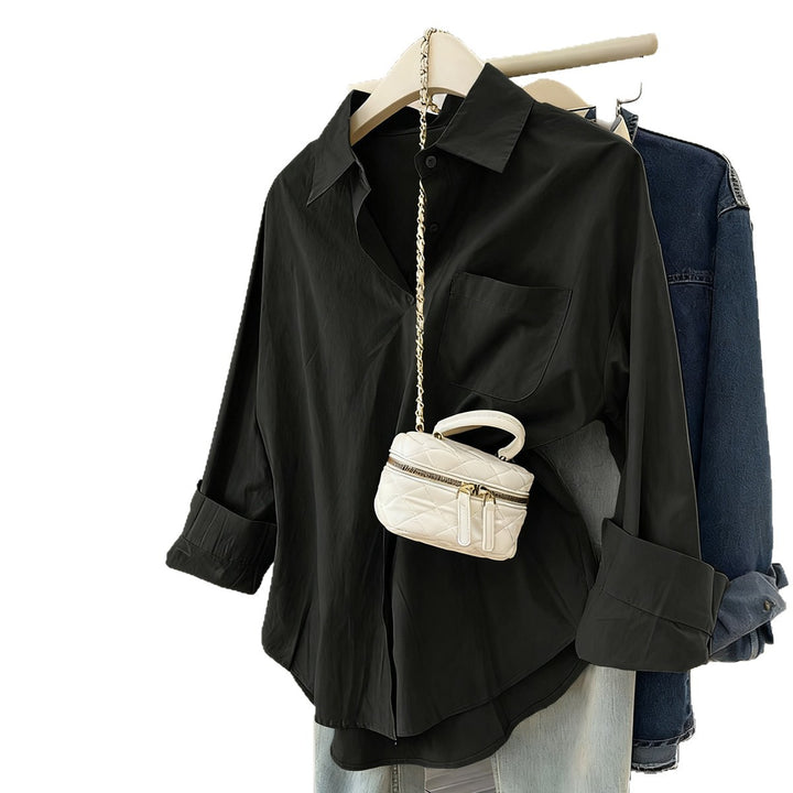 Damen oversized Hemdbluse mit Brusttasche, umgeschlagenen Ärmeln und relaxed Fit – Élovi