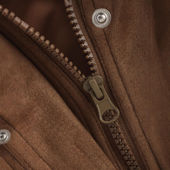 Damen Boxy-Übergangsjacke in Velourslederoptik mit Hemdkragen, aufgesetzten Pattentaschen und elastischem Bund Echoarchiv