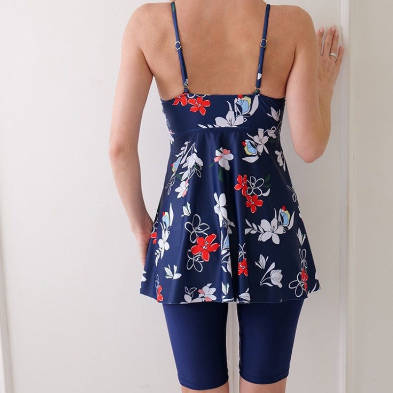 Damen Badeanzug mit floralem Rock-Design und sportlichen Shorts Echo Archiv