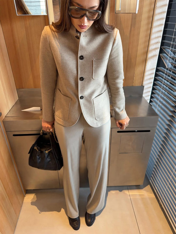 Damen Taillierte Jackenblazer aus Woll-Mix mit Stehkragen, geschwungener Saum und aufgesetzten Taschen Echoarchiv