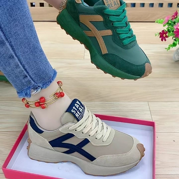 Damen Retro-Plateau-Sneaker im Running-Style mit gepolstertem Schaft und Profilsohle Echoarchiv