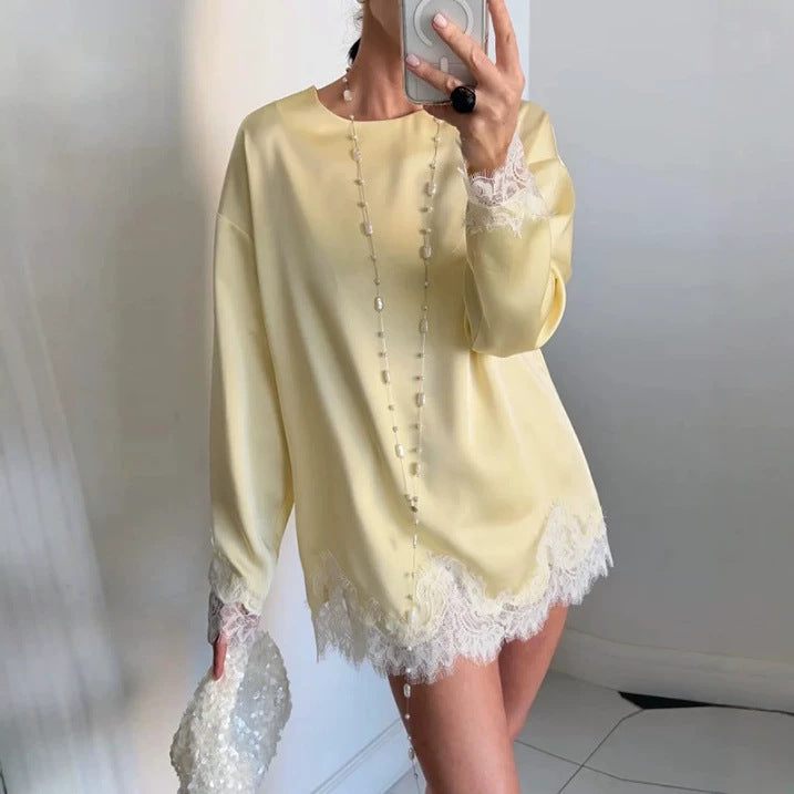 Damen Seidiges Langarmshirt mit Spitzenbesatz am Saum und Manschetten Echoarchiv