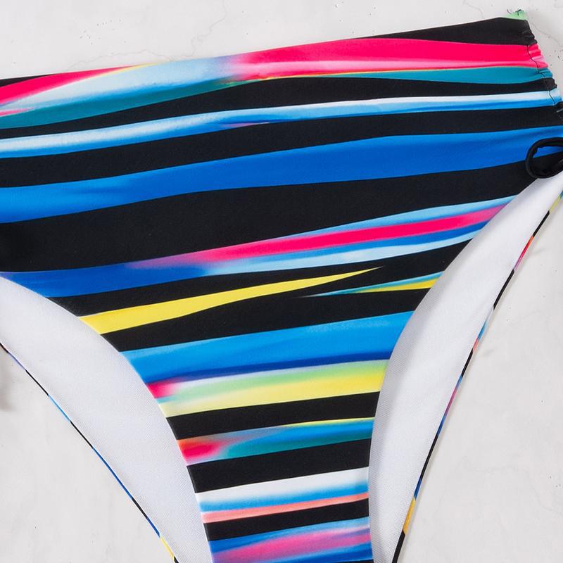 Damen Bikini-Set mit verführerischem Bandeau-Oberteil und hoch geschnittenen Hosen Echo Archiv