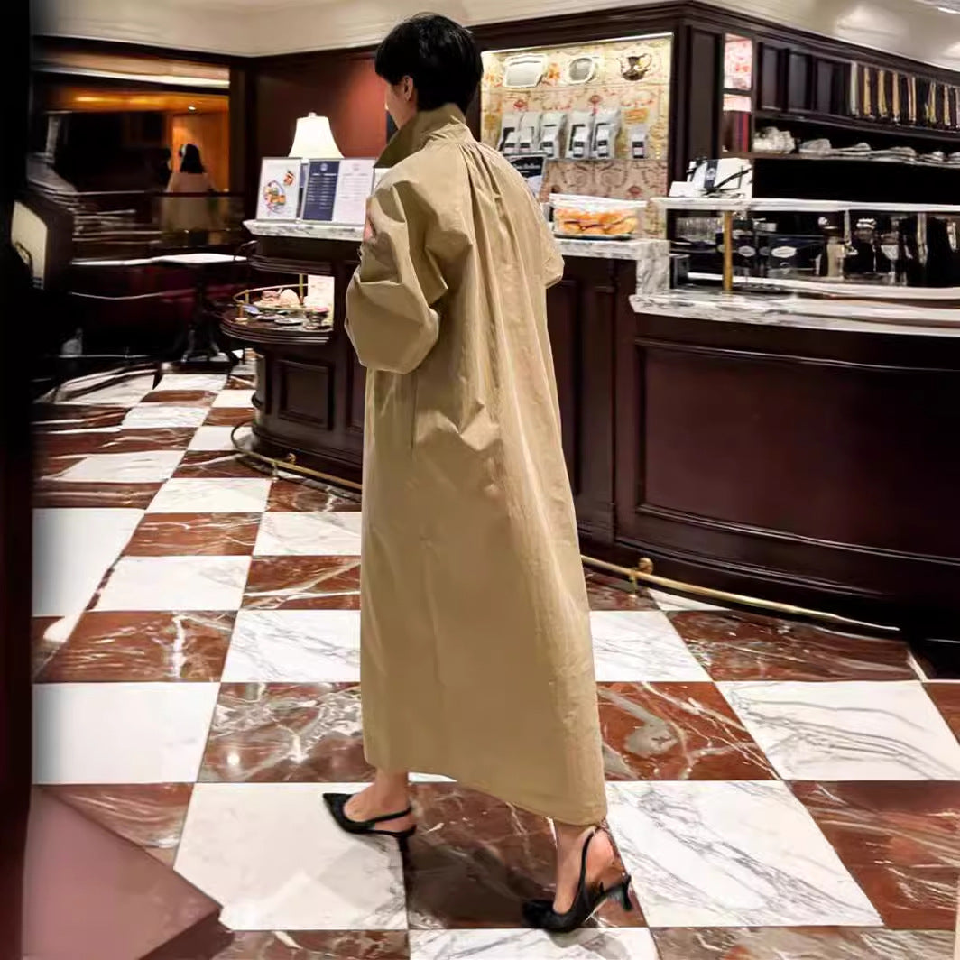 Damen Maxilanger Oversize-Mantel mit hohem Stehkragen, geraffter Rückenpasse und kastiger Silhouette – Montévia
