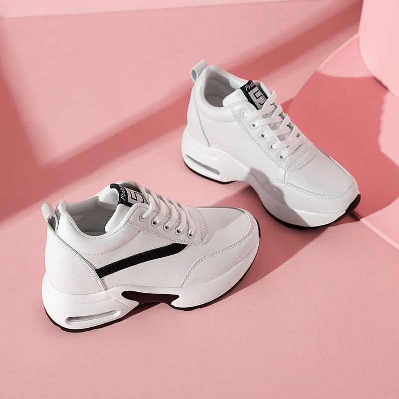 Damen nan urbaner Plateausneaker mit luftgeformter Zwischensohle und geschwungener Seitenapplikation Echo Archiv
