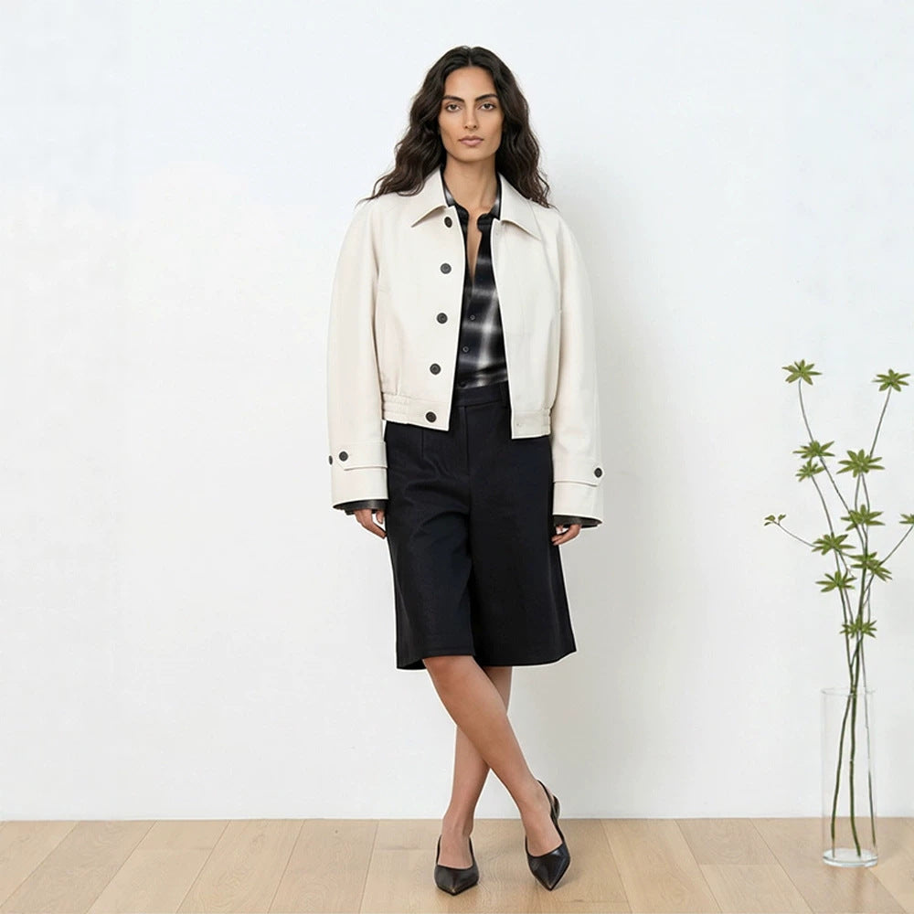 Damen Kurzer Boxy-Blouson mit elastischem Saum und markanten Knopfdetails Echoarchiv