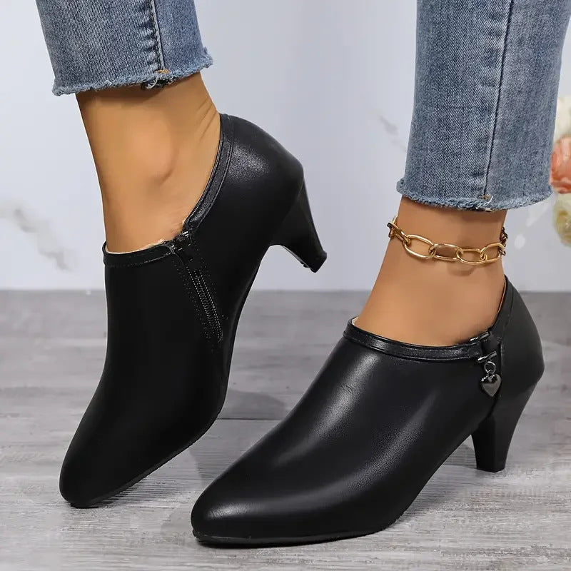 Damen Ankle‑Booties mit mittelhohem Trichterabsatz, spitzer Vorderkappe und seitlichem Reißverschluss – Varelle