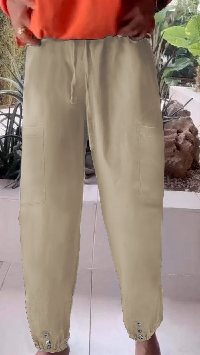 Damen Cargo-Jogginghose mit Kordelzug, aufgesetzten Taschen und Knopfmanschetten – Avélisse