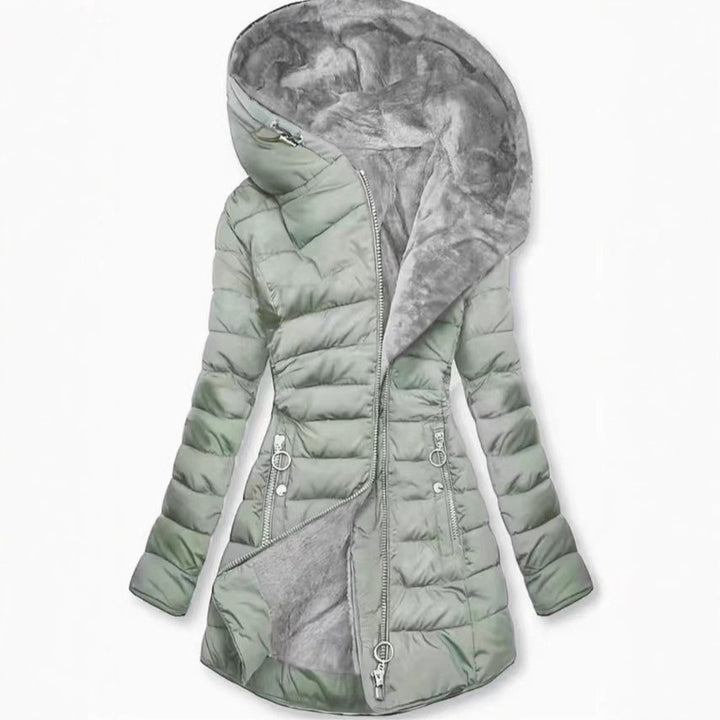 Damen Taillierter Steppmantel mit Oversize-Kapuze, kuscheligem Teddyfutter und Zierringen am Reißverschluss – Montévia