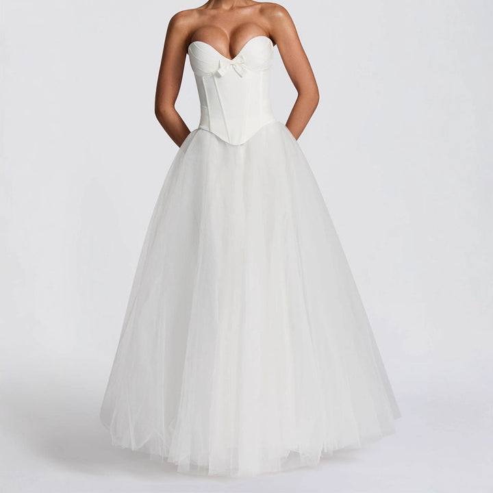 Damen Sorgfältig gestaltetes Hochzeitskleid Echo Archiv