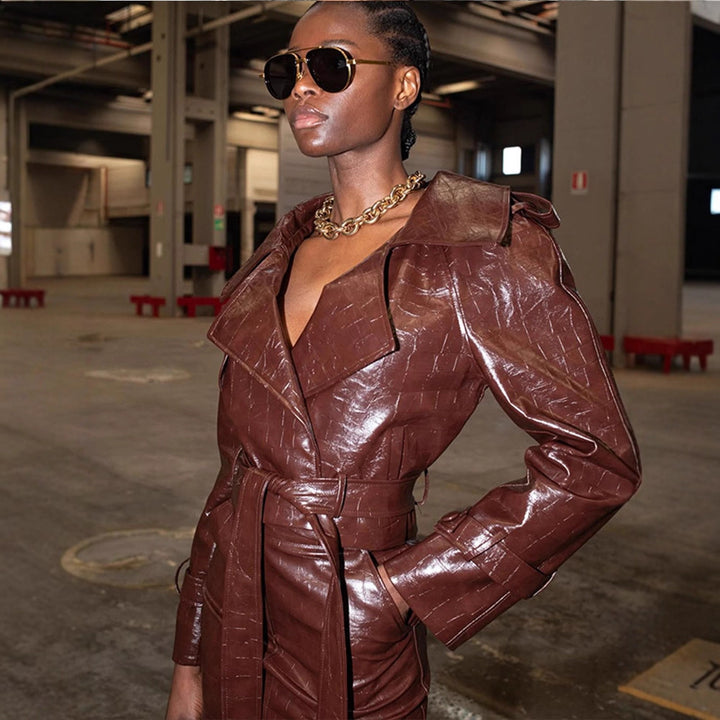 Damen Glänzender Krokoprägung-Trenchcoat mit Taillengürtel und breitem Revers Echoarchiv