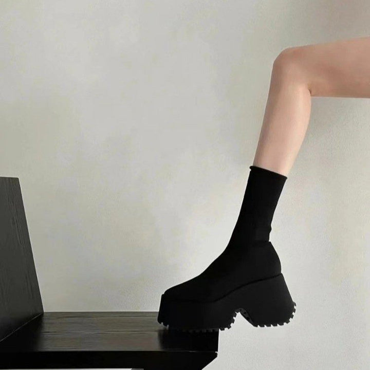 Damen Plateau‑Sock‑Boots mit markanter Lug‑Sohle und skulpturaler Plattform Echo Archiv