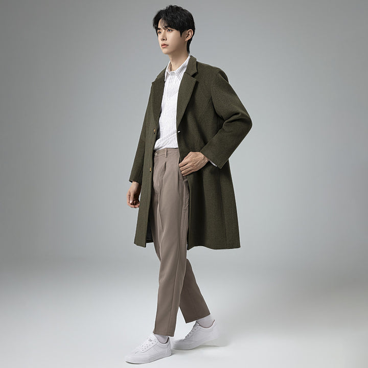 Herren Eleganter Longline-Wollmantel mit minimalistischem Revers und taillierter Silhouette Echoarchiv