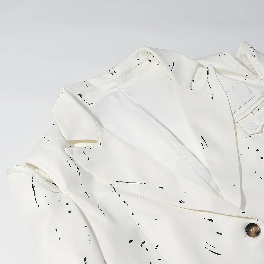 Damen kastiger Kunstseiden-Blazer mit abstraktem Splash-Print, Reverskragen und Pattentaschen – Valéne