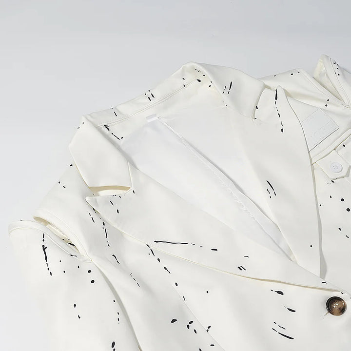 Damen kastiger Kunstseiden-Blazer mit abstraktem Splash-Print, Reverskragen und Pattentaschen – Valéne