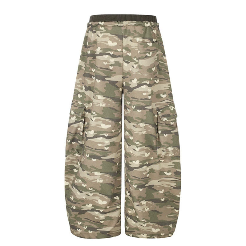 Damen Weite Cargo-Hose mit Herzen-Camouflage, Tunnelzugbund und großzügigen Taschen Echoarchiv