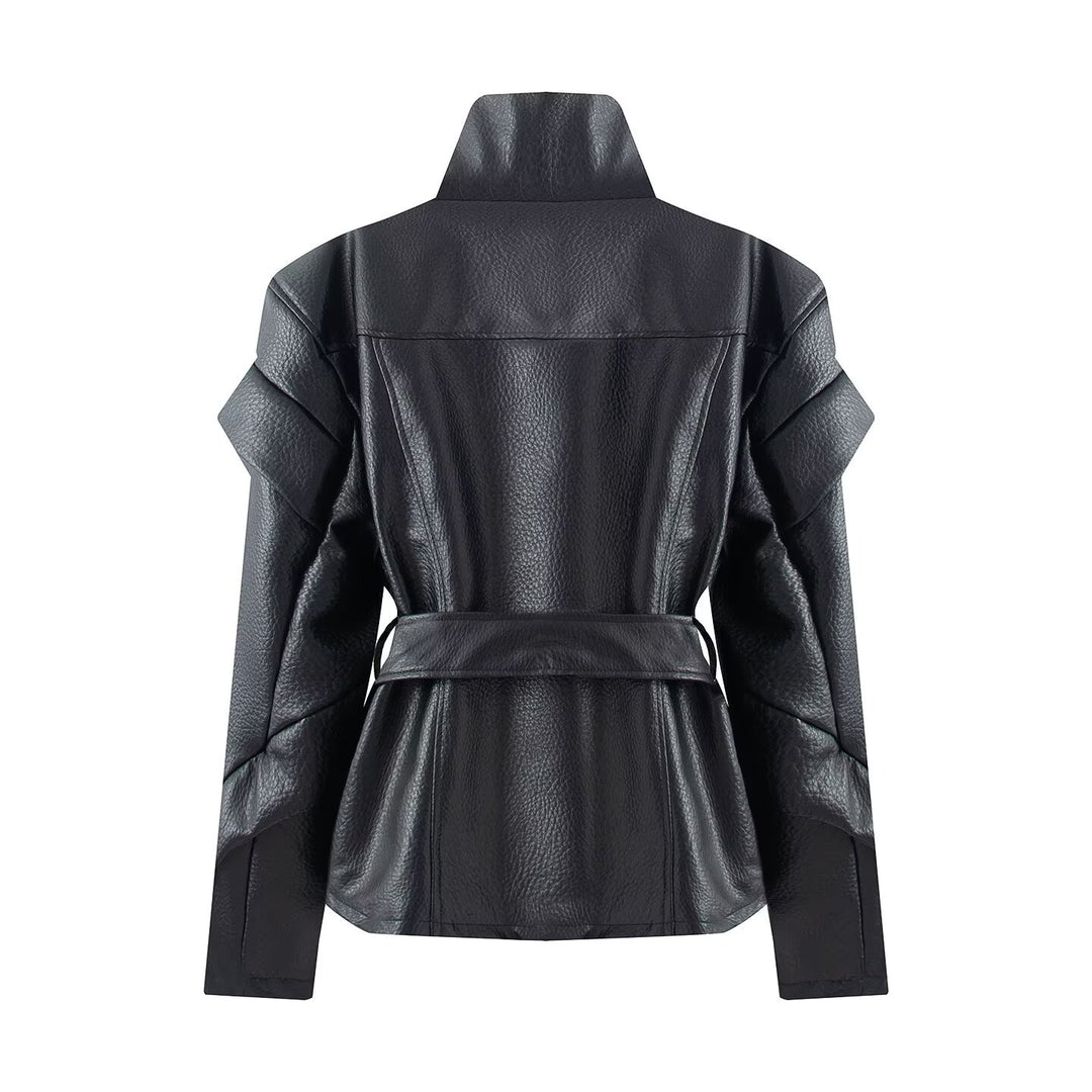 Damen Taillierte Kunstlederjacke mit hohem Stehkragen, asymmetrischem Reißverschluss und Bindegürtel Echo Archiv