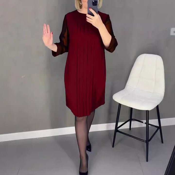 Damen nan plissiertes Etuikleid mit knielanger Silhouette und transparenten Dreiviertelärmeln Echo Archiv