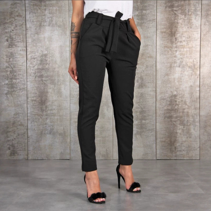 Damen nan taillierte Paperbag-Hose mit Bindegürtel und schmalem Bein Echo Archiv