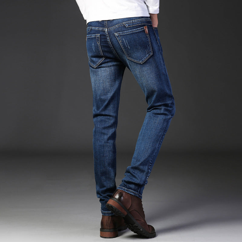 Herren schmal geschnittene Jeans mit angenehmem Stretch-Anteil und modernen Details Echoarchiv
