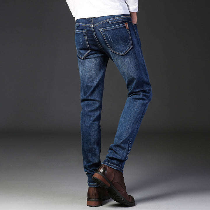 Herren schmal geschnittene Jeans mit angenehmem Stretch-Anteil und modernen Details Echoarchiv