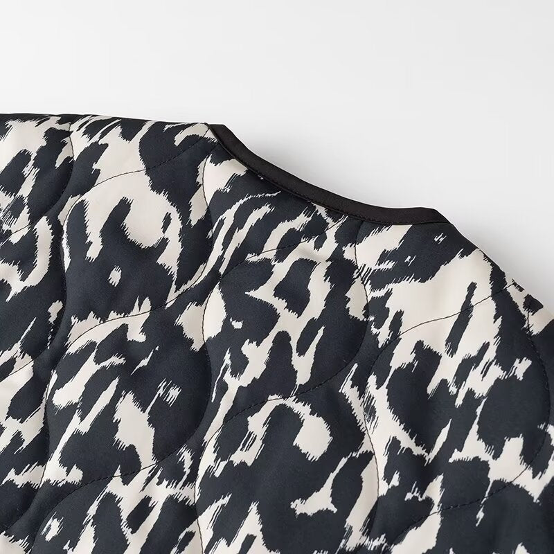 Damen Steppjacke im Oversize-Boxy-Schnitt mit rundem Halsausschnitt und abstraktem Animal-Print Echo Archiv