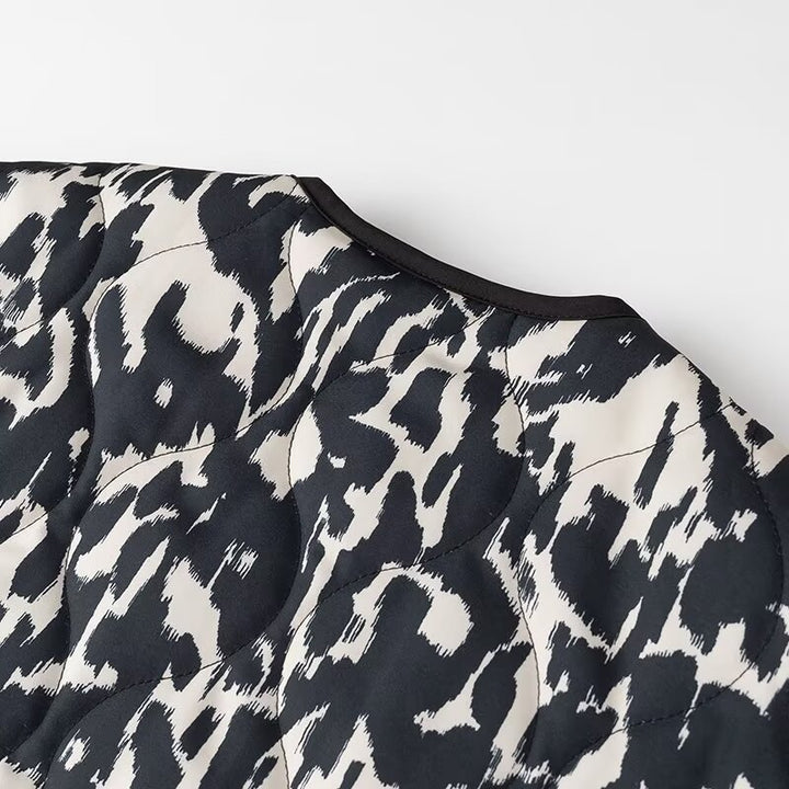 Damen Steppjacke im Oversize-Boxy-Schnitt mit rundem Halsausschnitt und abstraktem Animal-Print Echo Archiv