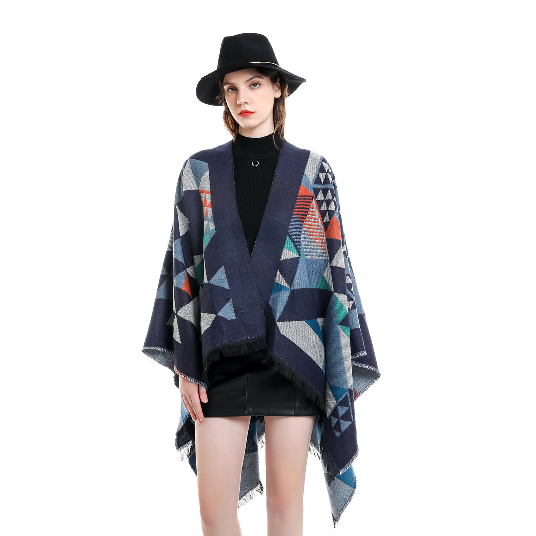 Damen Oversize-Ruana im Jacquard-Wickelstil mit dreieckigem Muster und Fransensaum – Avérine