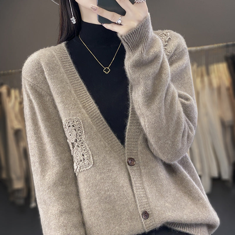 Damen Zweiteiliges Feinstrick‑Set mit Strickcardigan und Top sowie gehäkelten Blumenapplikationen Echoarchiv