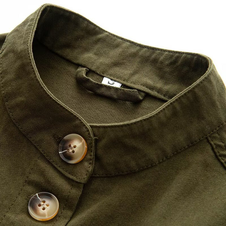 Damen Kurzjacke mit Stehkragen, Boxy‑Cropped Silhouette und aufgesetzten Taschen Echoarchiv