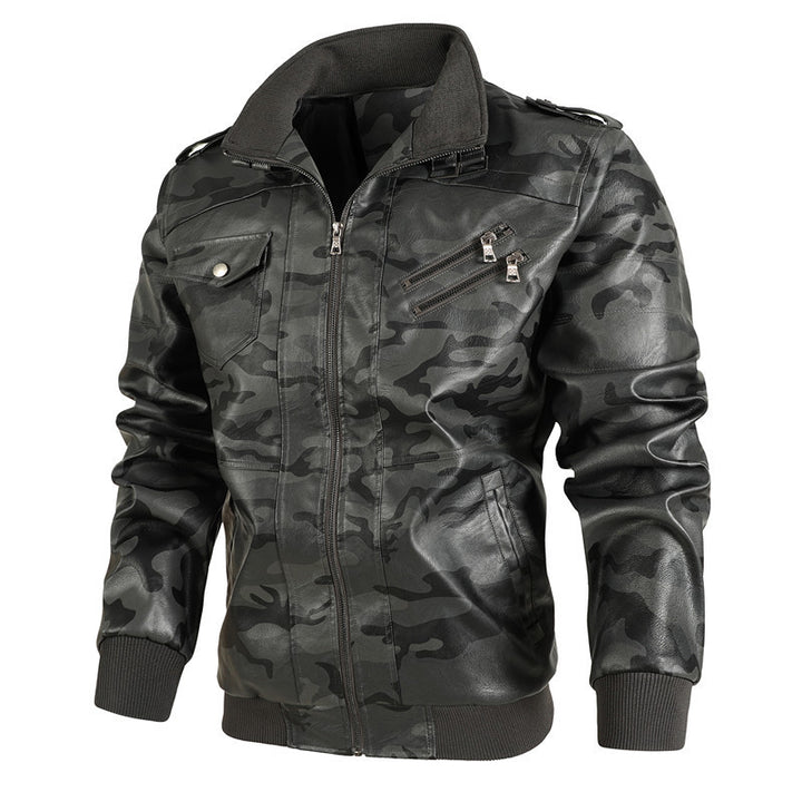 Herren Camouflage Kunstleder-Bomberjacke mit Reißverschluss-Brusttaschen und Rippbündchen – Brevano
