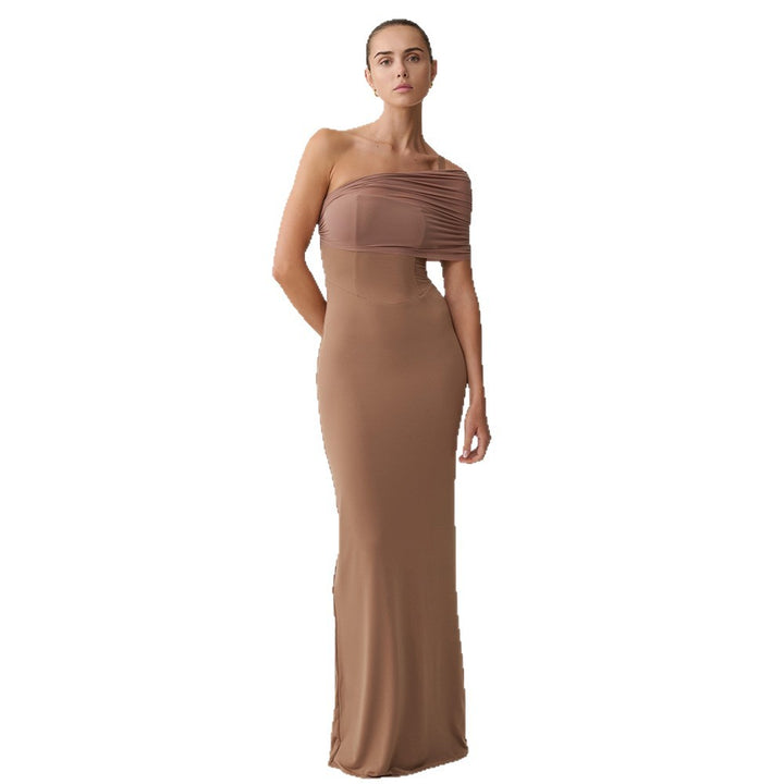 Damen Elegantes und figurbetontes Maxikleid mit einem Schulterdesign und sanften Raffungseffekten Echo Archiv