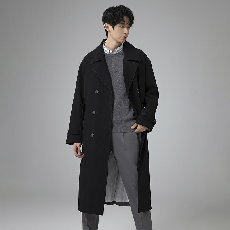 Herren Maxilanger Trenchmantel mit taillierendem Gürtel und minimalistischer Silhouette Echoarchiv