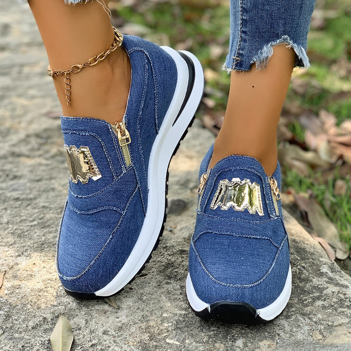 Damen Plateau-Slipper-Sneaker aus Veloursimitat mit seitlichem Zier-Reißverschluss und metallischer Applikation – Névara