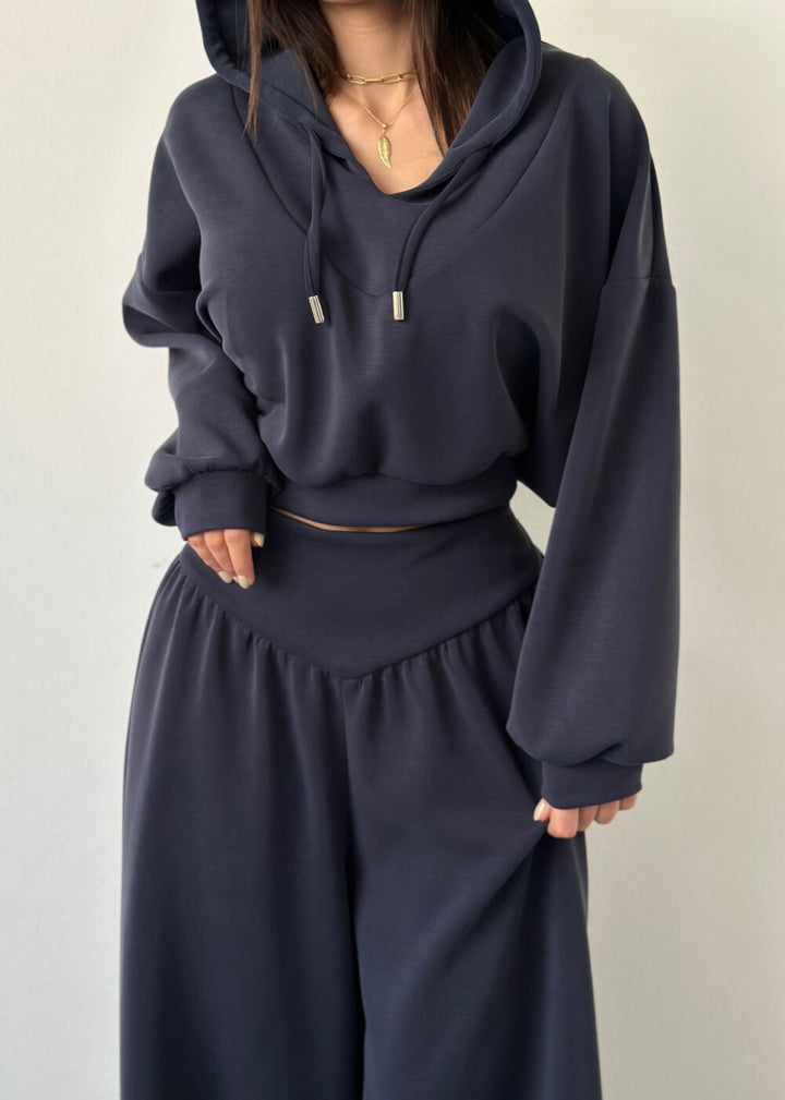 Damen nan luxuriöses Freizeitset Kapuzenpullover mit V-Ausschnittdetail und Culotte mit hoher Taille Echo Archiv