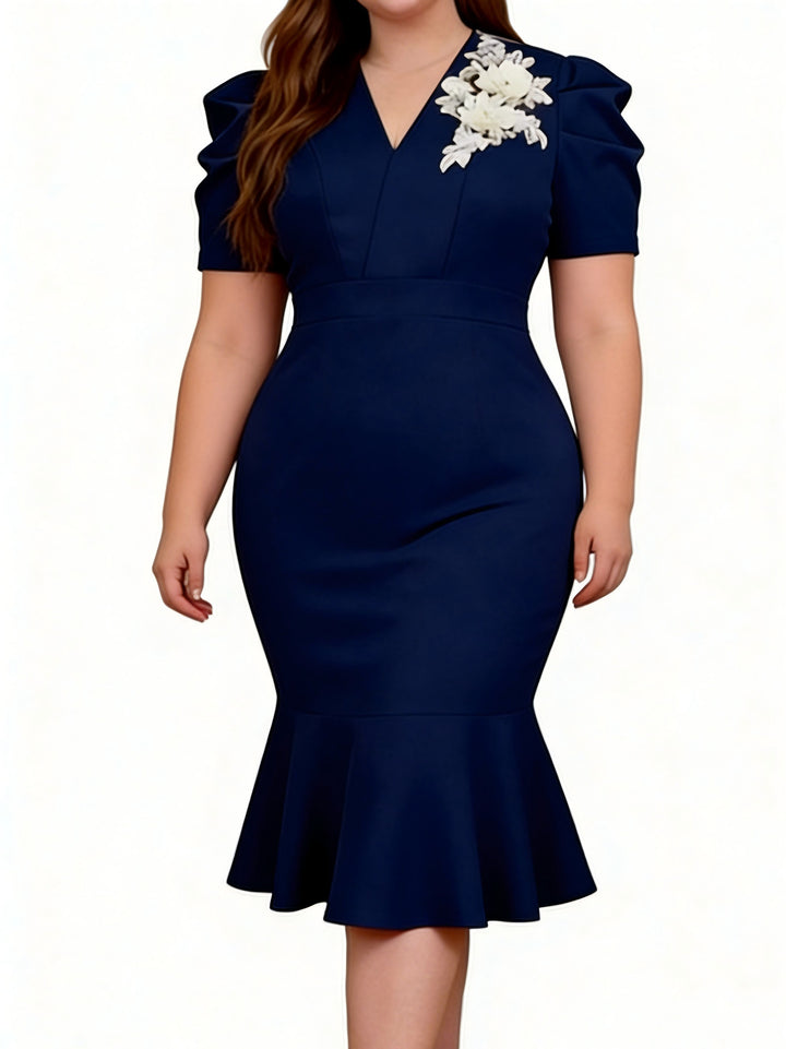 Damen Figurbetontes Kleid mit Volant und floralem Akzent Echo Archiv