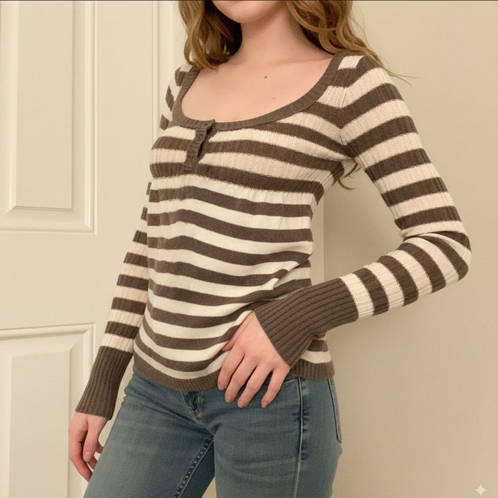 Damen Gestreiftes Ripp-Strickshirt mit U-Boot-Ausschnitt und Zierknopfleiste Echo Archiv