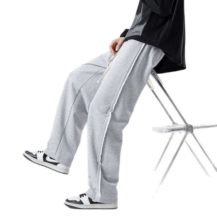 Herren weite Jogginghose im Oversize-Schnitt mit Seitenstreifen, Kordelzug & Fleecefutter Echo Archiv