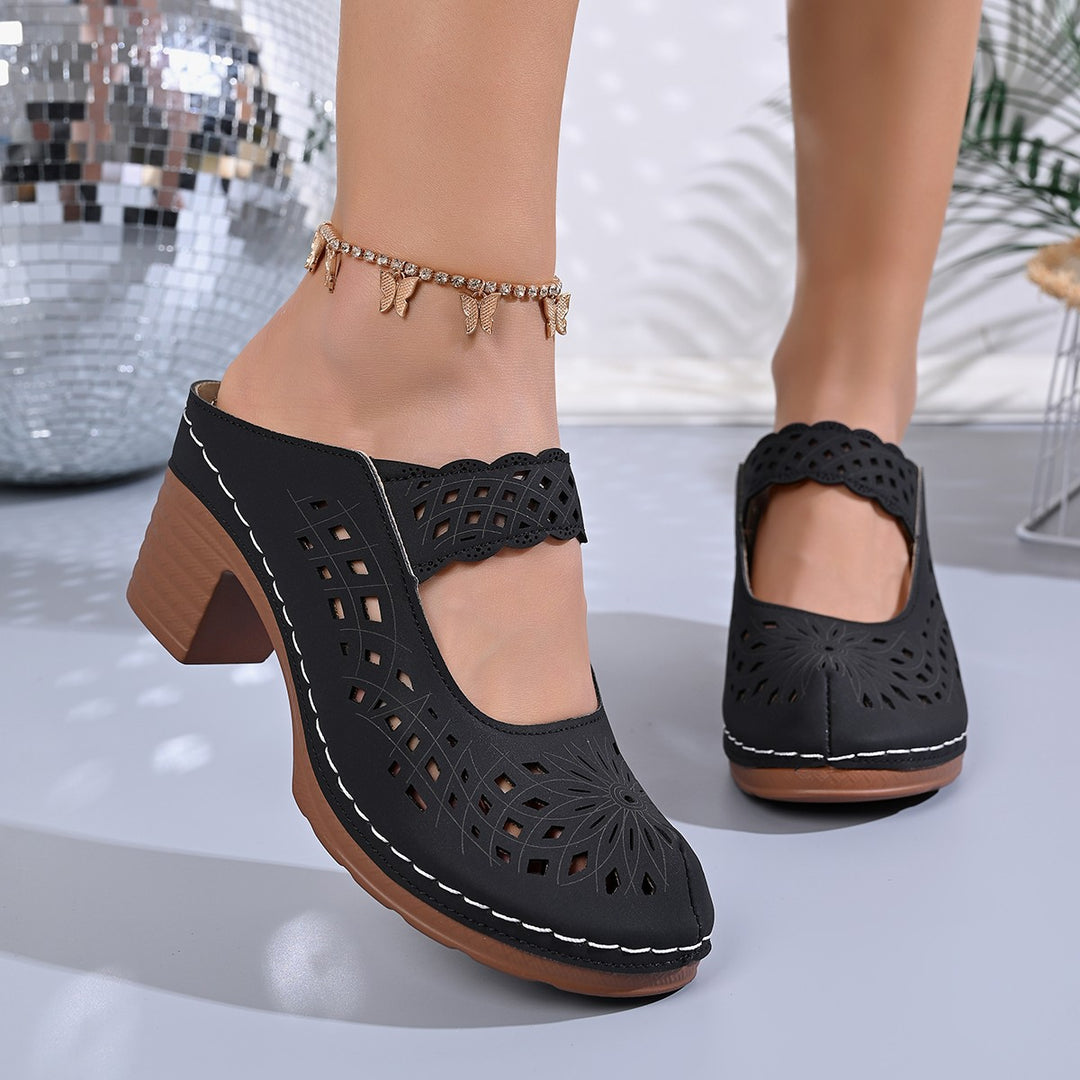 Damen Mary-Jane-Pantoletten mit floraler Laserperforation, gepolstertem Komfortfußbett und mittlerem Blockabsatz – Lioré