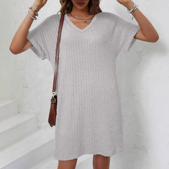 Damen lässiges Freizeitkleid mit V-Ausschnitt und feiner Rippstruktur Echo Archiv