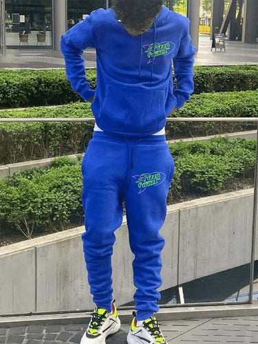 Herren Hoodie und Jogginghose Set mit modernem, stilvollem Grafikdesign Echoarchiv