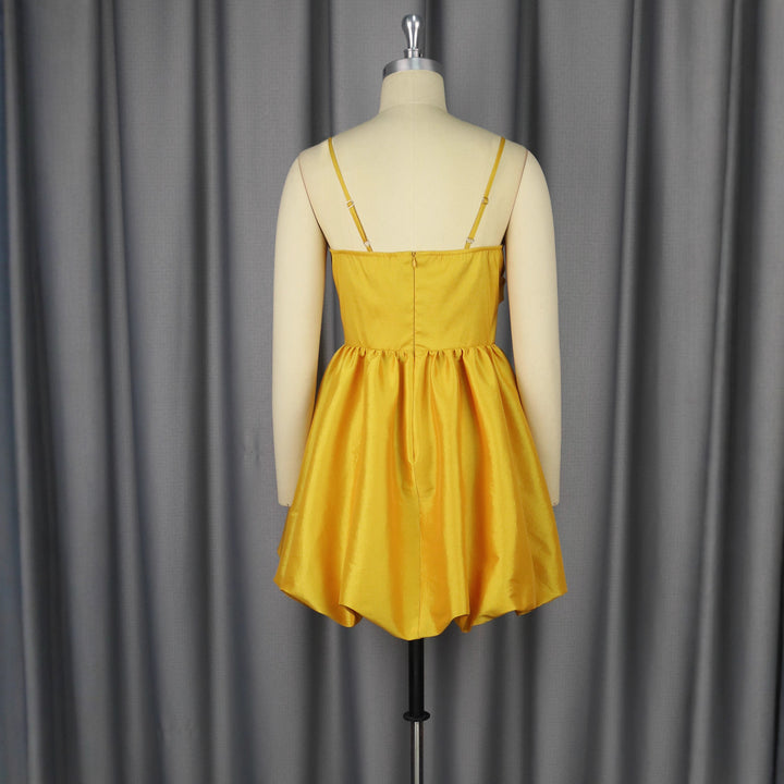 Damen Verspieltes Minikleid mit asymmetrischem Oberteil und floralem Detail Echo Archiv