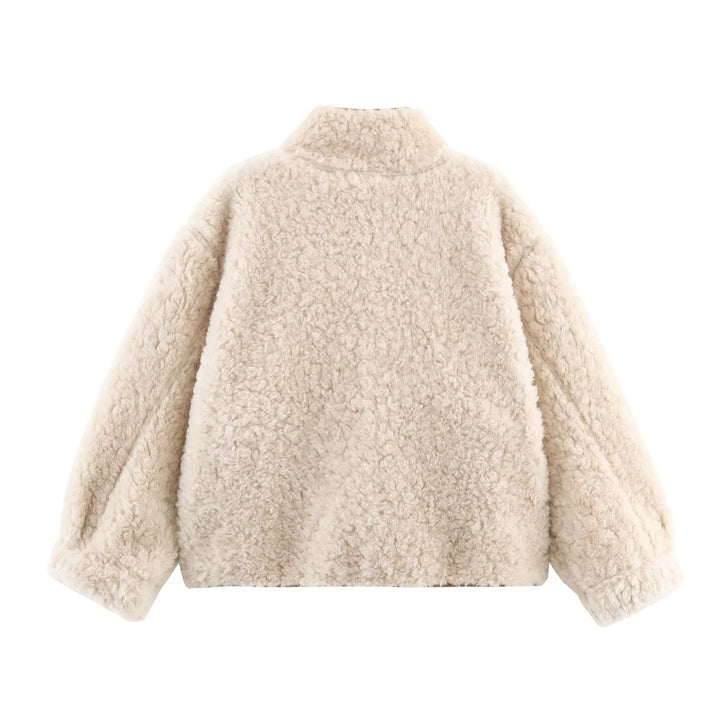 Damen kurze Oversize Lammfelloptik Jacke mit Schalkragen und großen aufgesetzten Taschen – Célinea