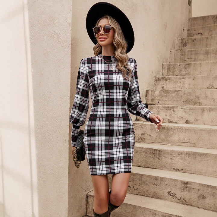 Damen Tailliertes Karo-Minikleid mit Stehkragen, Ballonärmeln und Ziergürtel – Élara